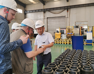 Russian Customer Visits Our Production Factory